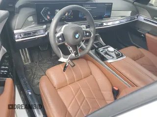 2024 BMW 7 Series 760i xDrive z VIN WBA33EJ00RCR97722, wystawiony jako Copart lot #47342765 z przebiegiem 3 921 mil mil oraz Szkoda całkowita • Salvage title. Historia ofert i sprzedaży dostępna na DreamBid. Obrazek 8.