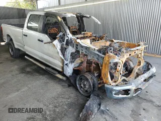 2024 Ford F-250 XL z VIN 1FT7W2BA1REC89162, wystawiony jako Copart lot #57609295 z przebiegiem Nie podano mil oraz Nie do naprawy • Non repairable. Historia ofert i sprzedaży dostępna na DreamBid. Obrazek 4.