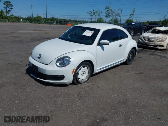 2015 Volkswagen Beetle Fleet Edition z VIN 3VWF17AT0FM655321, wystawiony jako IAAI lot #42386548 z przebiegiem 120 215 mil mil oraz . Historia ofert i sprzedaży dostępna na DreamBid. Obrazek 17.