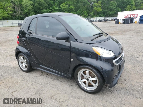 2014 Smart fortwo Pure z VIN WMEEJ3BA2EK733447, wystawiony jako Copart lot #53882735 z przebiegiem Nie podano mil oraz Tytuł czysty. Historia ofert i sprzedaży dostępna na DreamBid. Obrazek 4.