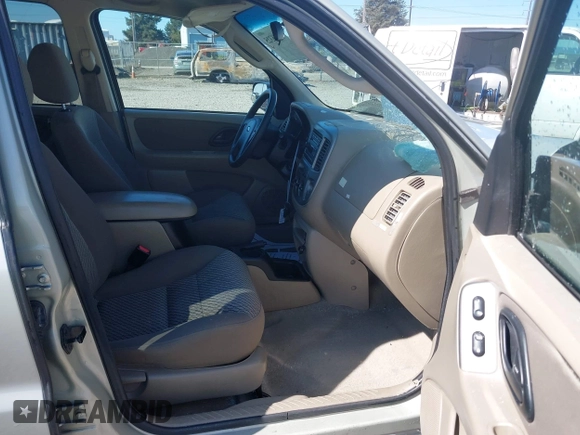 2004 Ford Escape XLT с VIN 1FMYU03154KB49571, выставлен на аукционе IAAI как лот 42055325 с пробегом 213 680 миль миль и . История ставок и продаж доступна на DreamBid. Изображение 5.