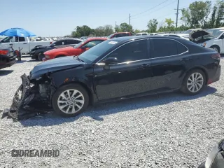 2024 Toyota Camry LE z VIN 4T1R11AK8RU890775, wystawiony jako Copart lot #52853655 z przebiegiem 21 732 mil mil oraz Szkoda całkowita • Salvage title. Historia ofert i sprzedaży dostępna na DreamBid. Obrazek 1.