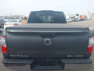 2017 Nissan Titan SV z VIN 1N6AA1EJ3HN536266, wystawiony jako IAAI lot #41915308 z przebiegiem 111 472 mil mil oraz . Historia ofert i sprzedaży dostępna na DreamBid. Obrazek 16.