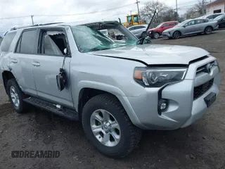 2021 Toyota 4Runner SR5 with VIN JTEMU5JRXM5941136, listed as a IAAI auction lot 41872436 with 74,272 mi miles and . Bid and sale history available at DreamBid. Image 1.
