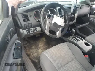 2013 Toyota Tacoma z VIN 5TFUX4EN7DX021546, wystawiony jako Copart lot #59913335 z przebiegiem 110 880 mil mil oraz Nie do naprawy • Non repairable. Historia ofert i sprzedaży dostępna na DreamBid. Obrazek 8.