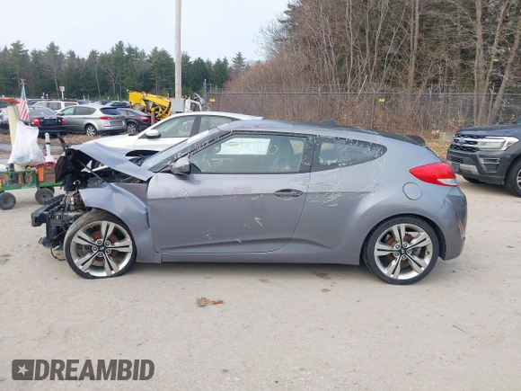 2014 Hyundai Veloster with VIN KMHTC6AD5EU183478, listed as a IAAI auction lot 42107170 with 64,905 mi miles. Bid and sale history available at carsss.com. Image 12.