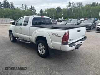 2008 Toyota Tacoma z VIN 5TEUU42N58Z487696, wystawiony jako IAAI lot #42355037 z przebiegiem 147 944 mil mil oraz . Historia ofert i sprzedaży dostępna na DreamBid. Obrazek 3.