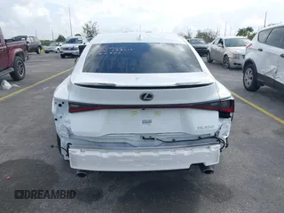 2024 Lexus IS 350 F Sport z VIN JTHBZ1B23R5080900, wystawiony jako IAAI lot #41435528 z przebiegiem 4 239 mil mil oraz . Historia ofert i sprzedaży dostępna na DreamBid. Obrazek 17.