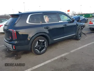 2024 Kia Telluride EX X-Line z VIN 5XYP3DGC2RG508331, wystawiony jako IAAI lot #41652841 z przebiegiem 7213 mil mil oraz . Historia ofert i sprzedaży dostępna na DreamBid. Obrazek 4.