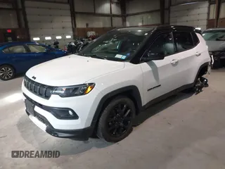 2022 Jeep Compass Latitude with VIN 3C4NJDBB2NT171240, listed as a IAAI auction lot 41206428 with 39,086 mi miles and . Bid and sale history available at DreamBid. Image 2.