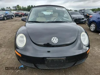 2008 Volkswagen Beetle SE with VIN 3VWRF31Y98M414685, listed as a Copart auction lot 64333685 with 30,116 mi miles and Salvage title. Bid and sale history available at DreamBid. Image 5.