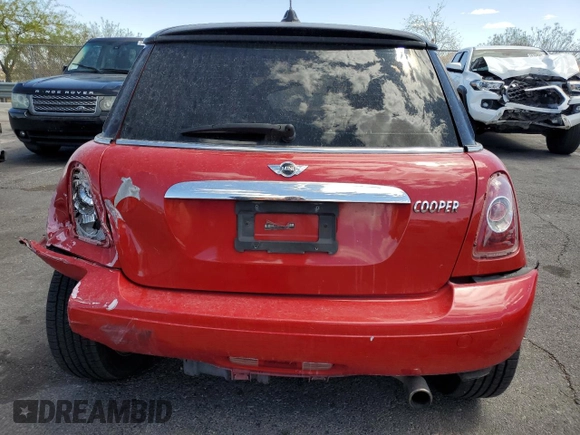 2011 MINI Hardtop z VIN WMWSU3C5XBT093162, wystawiony jako Copart lot #54871315 z przebiegiem 171 220 mil mil oraz Szkody całkowita. Historia ofert i sprzedaży dostępna na DreamBid. Obrazek 6.