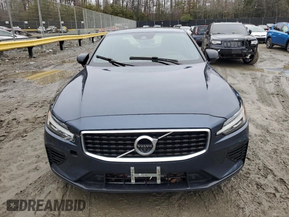 2019 Volvo S60 R-Design with VIN 7JRBR0FM3KG017556, listed as a Copart auction lot 40569944 with 29,744 mi miles. Bid and sale history available at carsss.com. Image 5.