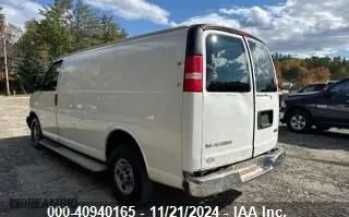 2018 GMC Savana Cargo Van with VIN 1GTW7AFG9J1902352, listed as a IAAI auction lot 40940165 with 150,755 mi miles. Bid and sale history available at carsss.com. Image 3.