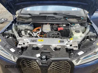2023 BMW iX xDrive50 z VIN WB523CF0XPCL15501, wystawiony jako Copart lot #46117065 z przebiegiem 14 695 mil mil oraz Szkoda całkowita • Salvage title. Historia ofert i sprzedaży dostępna na DreamBid. Obrazek 12.
