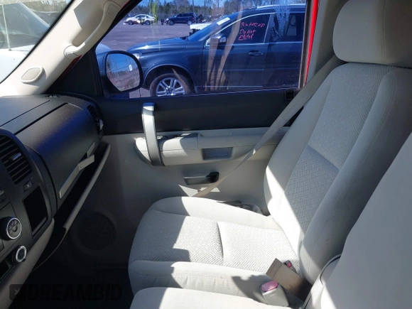 2007 Chevrolet Silverado 1500 LT w/1LT with VIN 2GCEC19C671599730, listed as a IAAI auction lot 41640569 with 192,835 mi miles. Bid and sale history available at carsss.com. Image 5.
