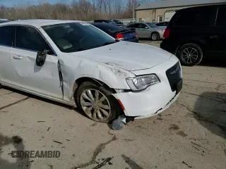 2017 Chrysler 300 Limited z VIN 2C3CCARG1HH610415, wystawiony jako Copart lot #43934085 z przebiegiem 162 614 mil mil oraz Szkoda całkowita • Salvage title. Historia ofert i sprzedaży dostępna na DreamBid. Obrazek 11.