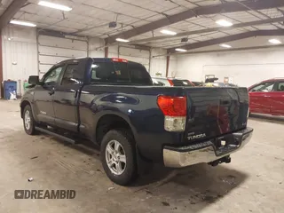 2010 Toyota Tundra z VIN 5TFUW5F10AX154651, wystawiony jako IAAI lot #42113722 z przebiegiem 225 372 mil mil oraz . Historia ofert i sprzedaży dostępna na DreamBid. Obrazek 3.