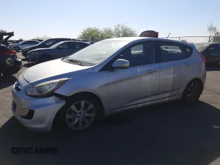 2012 Hyundai Accent SE z VIN KMHCU5AE1CU021361, wystawiony jako Copart lot #57863555 z przebiegiem 162 668 mil mil oraz Czysty tytuł • Clean title. Historia ofert i sprzedaży dostępna na DreamBid. Obrazek 1.