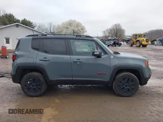 2018 Jeep Renegade Trailhawk with VIN ZACCJBCB4JPH63797, listed as a IAAI auction lot 41976767 with 111,628 mi miles. Bid and sale history available at carsss.com. Image 14.