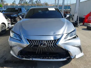 2024 Lexus ES 300h z VIN 58ADA1C17RU053992, wystawiony jako IAAI lot #42266946 z przebiegiem 10 146 mil mil oraz . Historia ofert i sprzedaży dostępna na DreamBid. Obrazek 13.