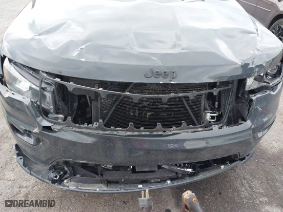 2018 Jeep Grand Cherokee Laredo E with VIN 1C4RJFAG0JC267822, listed as a IAAI auction lot 40876905 with 136,491 mi miles. Bid and sale history available at carsss.com. Image 6.