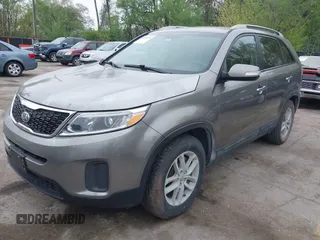 2015 Kia Sorento LX with VIN 5XYKT4A77FG601170, listed as a IAAI auction lot 42080945 with 206,689 mi miles. Bid and sale history available at carsss.com. Image 2.