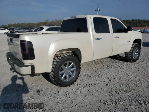 2011 GMC Sierra 1500 Denali z VIN 3GTP2XE23BG154941, wystawiony jako Copart lot #51020555 z przebiegiem 261 055 mil mil oraz Szkoda całkowita • Salvage title. Historia ofert i sprzedaży dostępna na DreamBid. Obrazek 3.