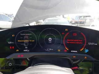 2023 Porsche Taycan z VIN WP0AA2Y19PSA14314, wystawiony jako IAAI lot #42207002 z przebiegiem 6582 mil mil oraz . Historia ofert i sprzedaży dostępna na DreamBid. Obrazek 7.