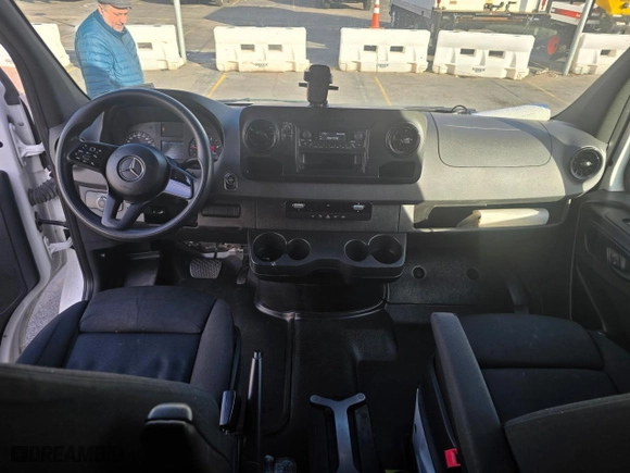 2022 Mercedes-Benz Sprinter Cargo Van with VIN W1Y4DCHYXNT090972, listed as a Copart auction lot 49924095 with 395,678 mi miles and Clean Title. Bid and sale history available at carsss.com. Image 5.