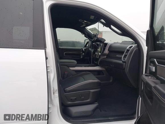 2024 Ram 2500 Laramie z VIN 3C6UR5NL7RG143695, wystawiony jako IAAI lot #41504981 z przebiegiem 6 511 mil mil oraz . Historia ofert i sprzedaży dostępna na DreamBid. Obrazek 5.