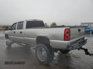 2007 GMC Sierra 3500 SRW Work Trk z VIN 1GTHK33D27F106146, wystawiony jako Copart lot #77556084 z przebiegiem 277 900 mil mil oraz Szkody całkowita. Historia ofert i sprzedaży dostępna na DreamBid. Obrazek 2.