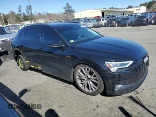 2021 Audi e-tron Prestige z VIN WA1VAAGE3MB020015, wystawiony jako Copart lot #48667165 z przebiegiem 55 428 mil mil oraz Szkody całkowita. Historia ofert i sprzedaży dostępna na DreamBid. Obrazek 4.