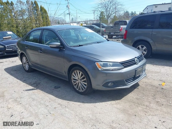 2011 Volkswagen Jetta Sedan SEL w/Sunroof PZEV with VIN 3VWLZ7AJ5BM392506, listed as a IAAI auction lot 39156853 with 110,406 mi miles. Bid and sale history available at carsss.com. Image 1.