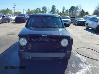 2011 Jeep Patriot Sport z VIN 1J4NT1GB8BD208238, wystawiony jako IAAI lot #41834103 z przebiegiem 200 947 mil mil oraz . Historia ofert i sprzedaży dostępna na DreamBid. Obrazek 13.