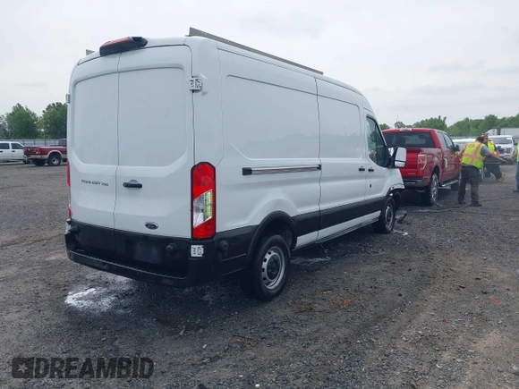 2018 Ford Transit z VIN 1FTYR2CM6JKA77870, wystawiony jako IAAI lot #42087185 z przebiegiem 142 452 mil mil oraz . Historia ofert i sprzedaży dostępna na DreamBid. Obrazek 4.