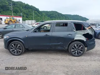 2021 Volvo XC90 Momentum with VIN YV4A22PK0M1761013, listed as a IAAI auction lot 42502579 with 70,914 mi miles and . Bid and sale history available at DreamBid. Image 15.