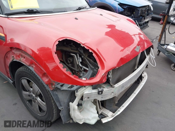 2015 MINI Hardtop 4 Door with VIN WMWXS5C59FT832549, listed as a IAAI auction lot 42106686 with 149,358 mi miles and . Bid and sale history available at DreamBid. Image 17.
