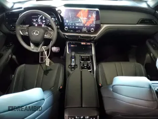 2024 Lexus TX 500h F Sport Premium z VIN 5TDABAB61RS004056, wystawiony jako Copart lot #61200874 z przebiegiem 5189 mil mil oraz Szkody całkowita. Historia ofert i sprzedaży dostępna na DreamBid. Obrazek 8.