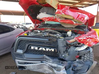 2016 Ram 1500 Rebel z VIN 1C6RR7YT3GS175255, wystawiony jako IAAI lot #42085582 z przebiegiem 67 971 mil mil oraz . Historia ofert i sprzedaży dostępna na DreamBid. Obrazek 6.