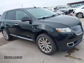 2011 Lincoln MKX z VIN 2LMDJ6JK2BBJ11331, wystawiony jako IAAI lot #42374155 z przebiegiem 196 576 mil mil oraz . Historia ofert i sprzedaży dostępna na DreamBid. Obrazek 1.