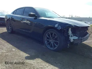 2017 Dodge Charger SE with VIN 2C3CDXBG3HH517552, listed as a IAAI auction lot 42041664 with 152,262 mi miles. Bid and sale history available at carsss.com. Image 1.