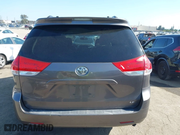 2012 Toyota Sienna LE AAS с VIN 5TDKK3DC4CS186443, выставлен на аукционе IAAI как лот 42225364 с пробегом Не указан миль и . История ставок и продаж доступна на DreamBid. Изображение 15.