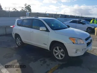 2011 Toyota RAV4 Ltd with VIN 2T3YF4DV5BW095202, listed as a IAAI auction lot 41732448 with 152,257 mi miles. Bid and sale history available at carsss.com. Image 1.