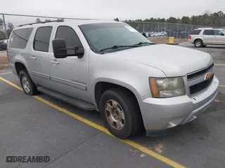 2010 Chevrolet Suburban Commercial with VIN 1GNUKHE30AR186320, listed as a IAAI auction lot 41544991 with 216,037 mi miles. Bid and sale history available at carsss.com. Image 1.