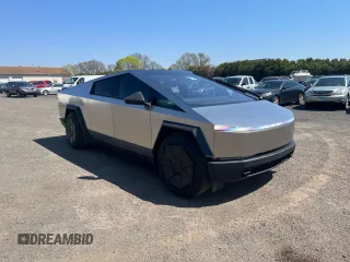2024 Tesla Cybertruck with VIN 7G2CEHED8RA017372, listed as a Copart auction lot 54820745 with 10,870 mi miles and Clean Title. Bid and sale history available at carsss.com. Image 4.