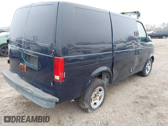 2005 Chevrolet Astro Cargo Van with VIN 1GCDM19X75B132325, listed as a IAAI auction lot 41855931 with 999,999 mi miles. Bid and sale history available at carsss.com. Image 4.