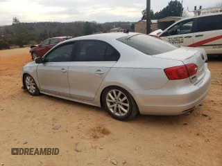 2014 Volkswagen Jetta SE z VIN 3VWD07AJ8EM238827, wystawiony jako Copart lot #43576355 z przebiegiem 87 159 mil mil oraz Szkoda całkowita • Salvage title. Historia ofert i sprzedaży dostępna na DreamBid. Obrazek 2.