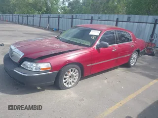 2006 Lincoln Town Car Signature z VIN 1LNHM81VX6Y635829, wystawiony jako IAAI lot #42212464 z przebiegiem 222 131 mil mil oraz . Historia ofert i sprzedaży dostępna na DreamBid. Obrazek 2.
