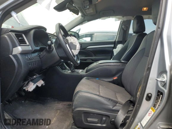 2017 Toyota Highlander LE z VIN 5TDBZRFH9HS436175, wystawiony jako Copart lot #58738425 z przebiegiem 142 786 mil mil oraz Szkoda całkowita • Salvage title. Historia ofert i sprzedaży dostępna na DreamBid. Obrazek 7.
